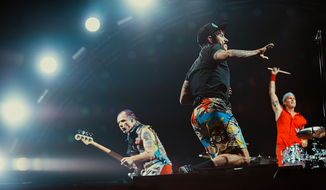 Что творилось на недавних концертах Red Hot Chili Peppers, Ланы Дель Рей, «Сплина» и других рокеров Что творилось на недавних концертах Red Hot Chili Peppers, Ланы Дель Рей, «Сплина» и других рокеров
