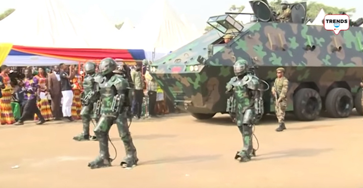 Это не захват планеты имперскими штурмовиками, это парад военной техники в Африке (видео)