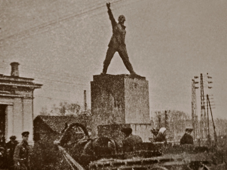 Фото №11 - Самые дурацкие памятники Ленину