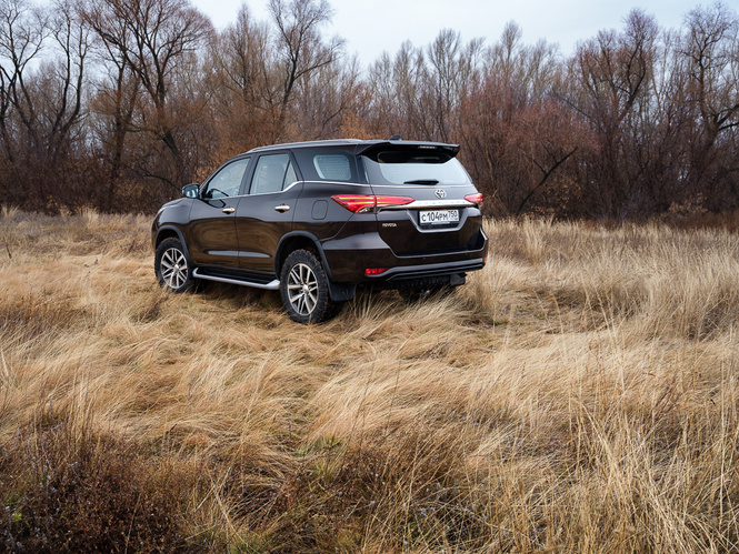 Toyota Fortuner: большой, емкий, крепкий Toyota Fortuner: большой, емкий, крепкий