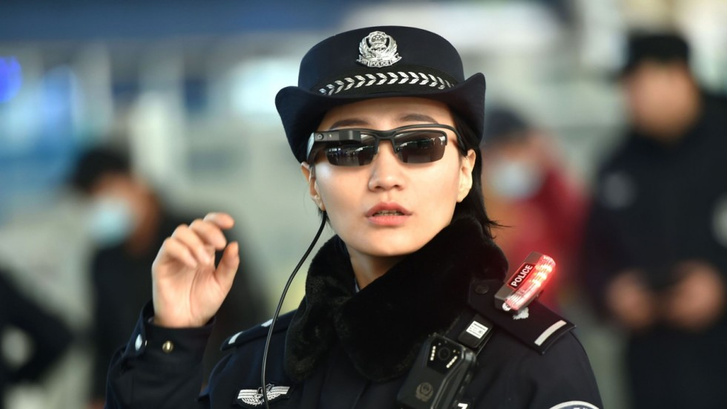 Московских полицейских оснастят очками с системой распознавания лиц