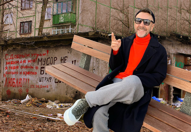 «В Тюмень и в Грозный прут девицы»: Шнур едко срифмовал про лучшие города России «В Тюмень и в Грозный прут девицы»: Шнур едко срифмовал про лучшие города России