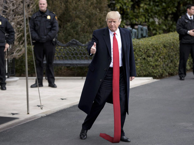 Странная тенденция моды от Дональда Трампа — невероятно длинные галстуки! Странная тенденция моды от Дональда Трампа — невероятно длинные галстуки!