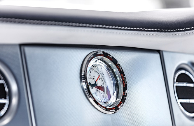 Из ворот завода в Гудвуде выехал последний Rolls-Royce Phantom VII Из ворот завода в Гудвуде выехал последний Rolls-Royce Phantom VII