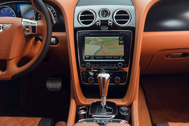 Cамый быстрый четырехдверный Bentley в истории — Flying Spur W12 S Cамый быстрый четырехдверный Bentley в истории — Flying Spur W12 S