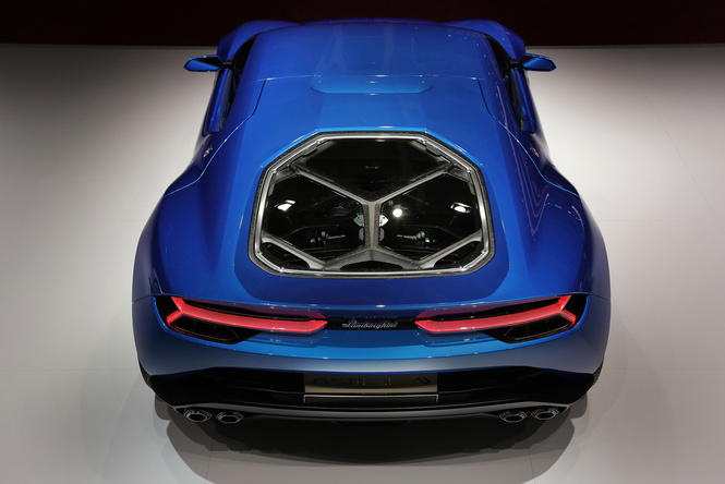 Гибрид Минотавра. Lamborghini Asterion — мощный суперкар с древнегреческими корнями Гибрид Минотавра. Lamborghini Asterion — мощный суперкар с древнегреческими корнями