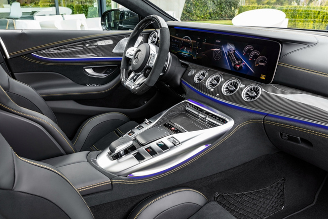 Mercedes-AMG представляет ошеломительно быстрый гран-туризмо GT 4‑Door Coupe Mercedes-AMG представляет ошеломительно быстрый гран-туризмо GT 4‑Door Coupe