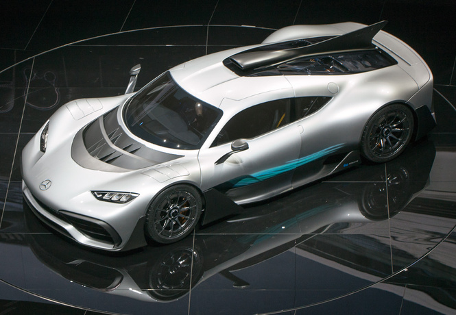На волю выпущен тысячесильный гиперкар Mercedes-AMG Project ONE На волю выпущен тысячесильный гиперкар Mercedes-AMG Project ONE