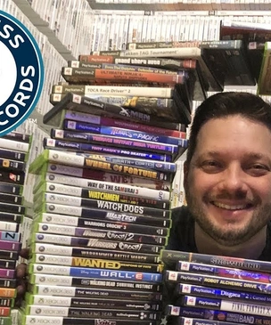 Владелец самой большой коллекции компьютерных игр проводит экскурсию (видео)