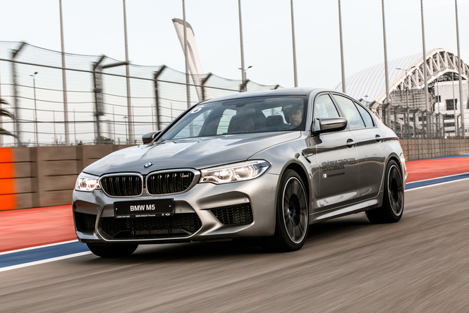 Тест BMW M5, машины по превращению резины в дым Тест BMW M5, машины по превращению резины в дым