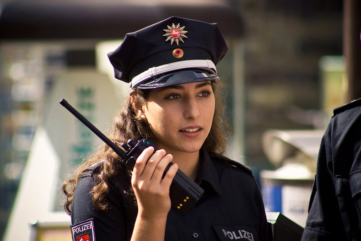 Самые красивые девушки-полицейские мира