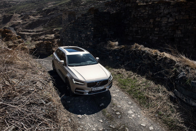 Volvo V90 Cross Country: универсалы наносят ответный удар Volvo V90 Cross Country: универсалы наносят ответный удар