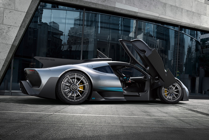 На волю выпущен тысячесильный гиперкар Mercedes-AMG Project ONE На волю выпущен тысячесильный гиперкар Mercedes-AMG Project ONE