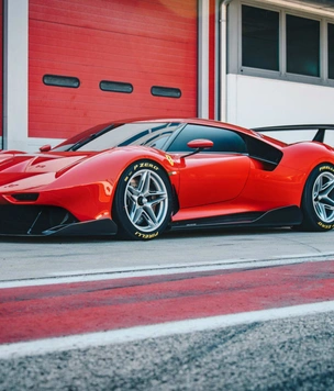 Ferrari выпустила новый самый мощный суперкар
