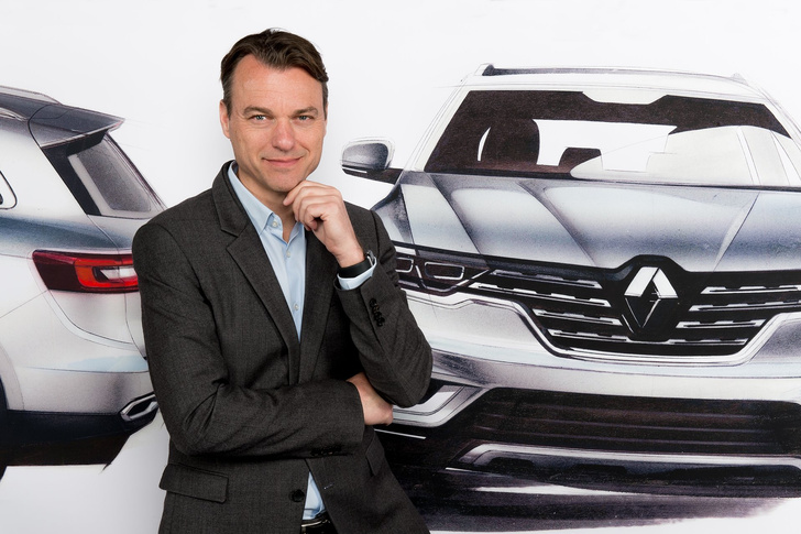 Почему все следят за цветом кроссовок главного дизайнера Renault?