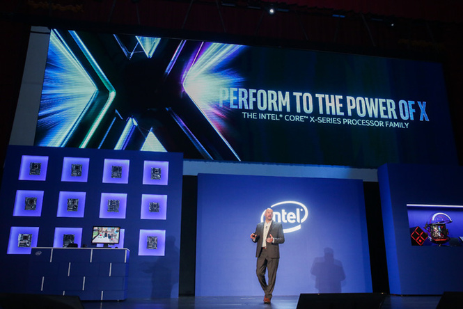 Intel обещает ноутбук, который проработает 28 часов на одном заряде Intel обещает ноутбук, который проработает 28 часов на одном заряде