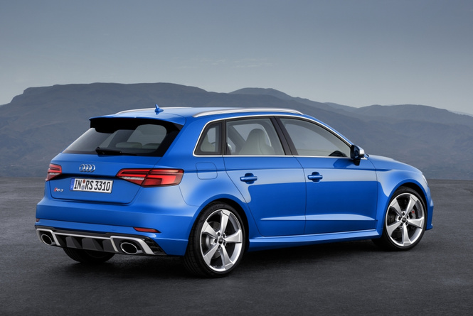 Audi RS3 задирает планку Audi RS3 задирает планку