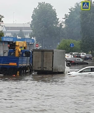 Самые впечатляющие фото потопа в Шереметьеве из соцсетей