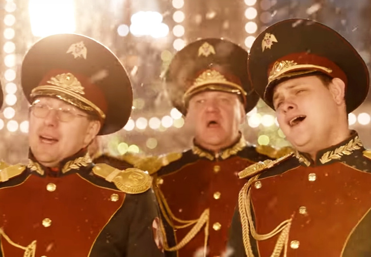 Росгвардия сняла новогодний клип на хит Джорджа Майкла Last Christmas на Красной площади
