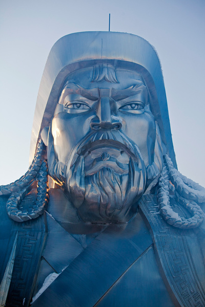 50-метровый Чингисхан — самая огромная конная статуя в мире