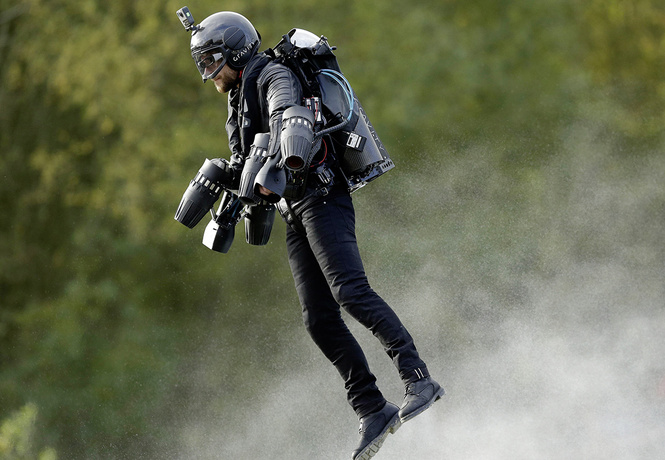Реактивный костюм Jet Suit и другие мужские гаджеты месяца Реактивный костюм Jet Suit и другие мужские гаджеты месяца