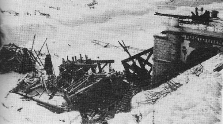 Чертов мост, взорванный при отступлении