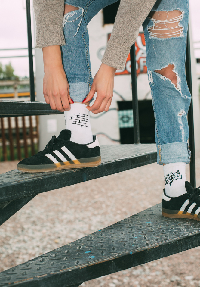 Питерский бренд St. Friday Socks выпустил «уличные» носки с граффити Питерский бренд St. Friday Socks выпустил «уличные» носки с граффити