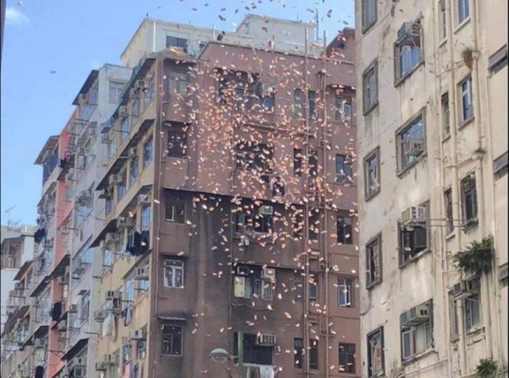 Фото №1 - В Гонконге арестован биткоин-миллионер, который разбрасывал деньги с крыши