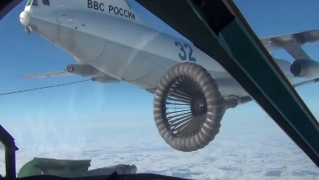 Как происходит дозаправка в воздухе российских боевых самолетов (видео)