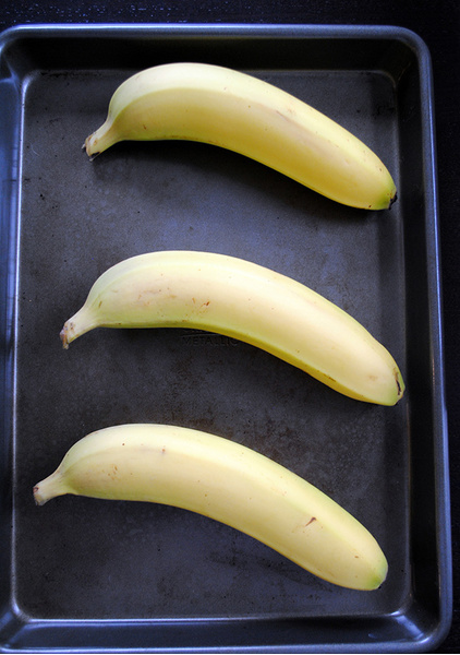 В той же духовке можно ускорить процесс дозревания бананов