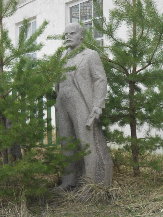 Самые дурацкие памятники Ленину Самые дурацкие памятники Ленину