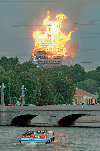 Пожар в Свято-Троицком соборе в Санкт-Петербурге