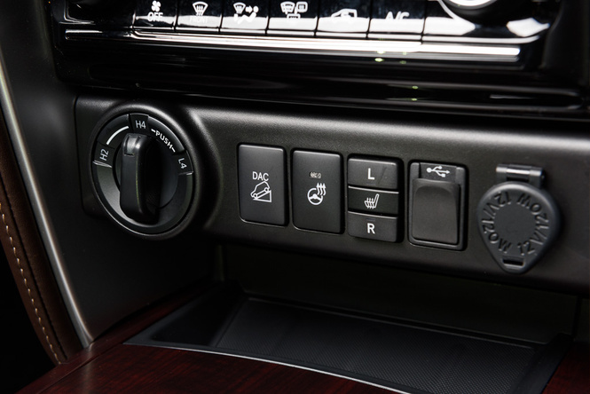 Toyota Fortuner: большой, емкий, крепкий Toyota Fortuner: большой, емкий, крепкий