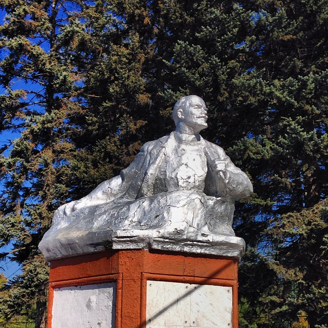 Фото №7 - Самые дурацкие памятники Ленину