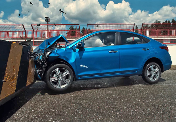 Фото №1 - Краш-тест: в новый Hyundai Solaris вместо манекена сел живой человек!