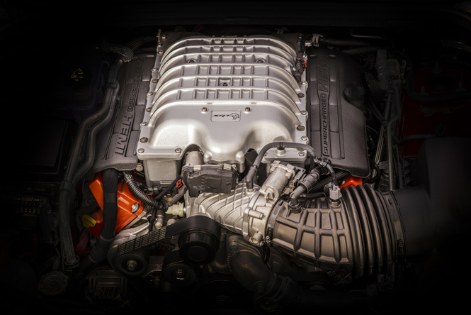 На нашу планету вторгся 717-сильный Jeep Grand Cherokee На нашу планету вторгся 717-сильный Jeep Grand Cherokee