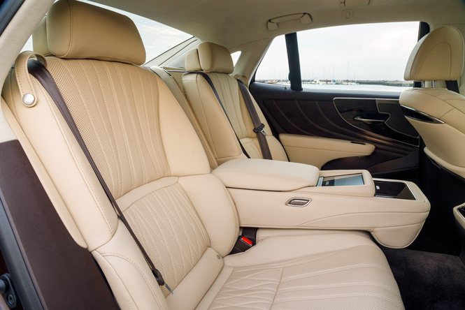 Lexus LS — автомобиль, в котором сначала электрификация, а потом уже революция Lexus LS — автомобиль, в котором сначала электрификация, а потом уже революция