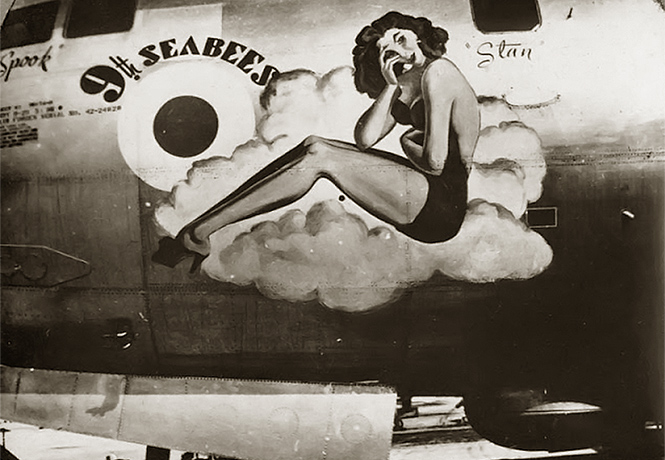 Фото №1 - 15 редчайших фото: девушки-пинап на бомбардировщиках