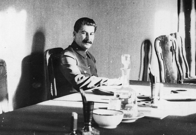 Сталин в рабочем кабинете