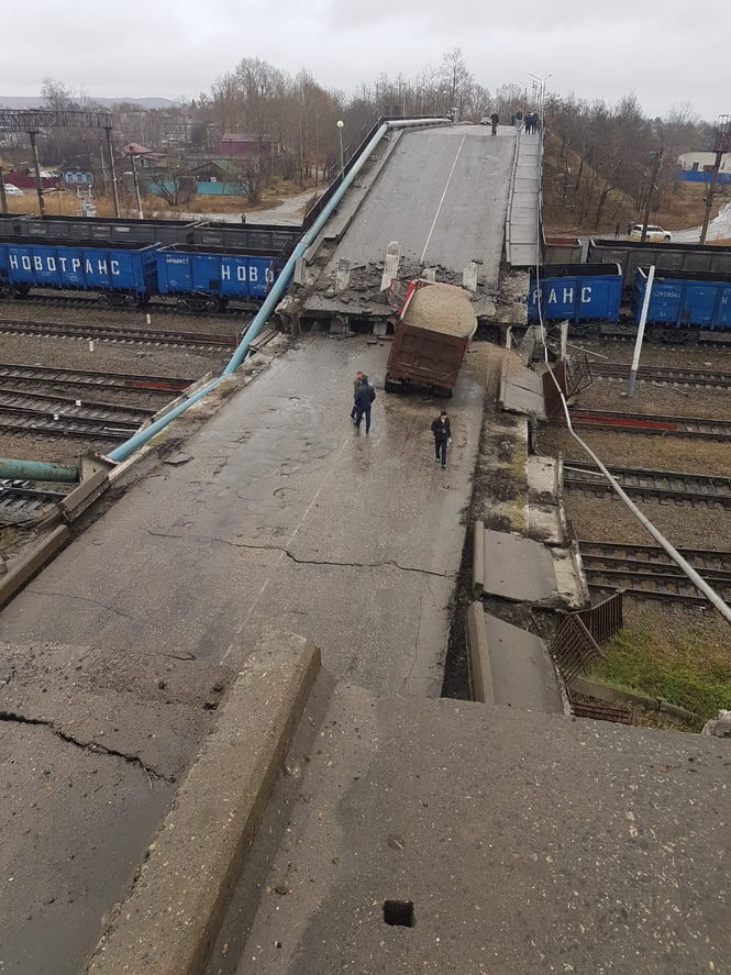 Обрушение моста на поезд в Амурской области (видео) Обрушение моста на поезд в Амурской области (видео)