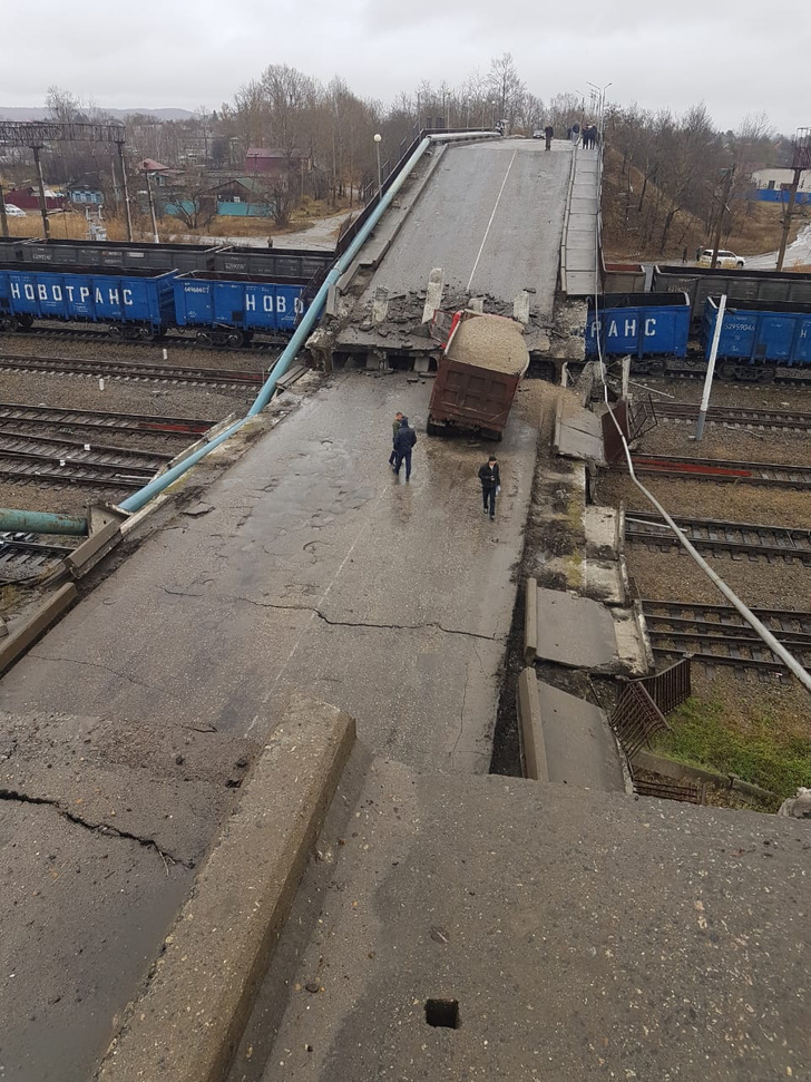 Фото №2 - Обрушение моста на поезд в Амурской области (видео)