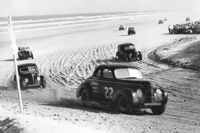 Одноклассники: Porsche празднует 70-летний юбилей, а мы вспоминаем, что еще классного случилось в 1948 году Одноклассники: Porsche празднует 70-летний юбилей, а мы вспоминаем, что еще классного случилось в 1948 году