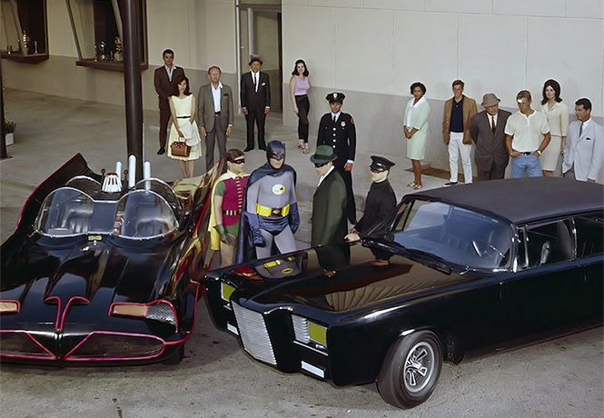 Фото №1 - Брюс Ли встречает Бэтмена образца 1966 года (фото и видео)