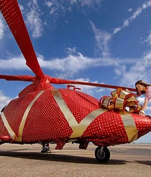 Лайфхак: как завернуть подарок, чтобы его легко было развернуть