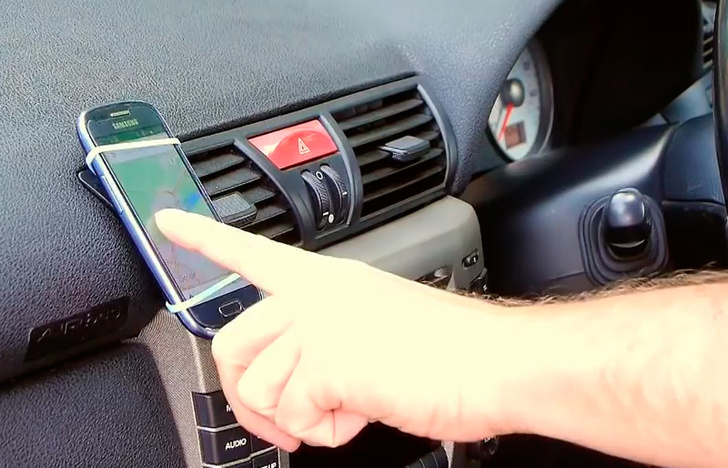 Как самому сделать автомобильный держатель для смартфона