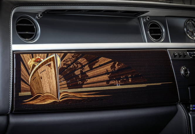Из ворот завода в Гудвуде выехал последний Rolls-Royce Phantom VII Из ворот завода в Гудвуде выехал последний Rolls-Royce Phantom VII
