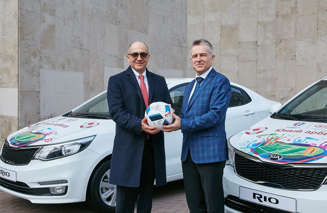 KIA разыскивает младшего арбитра на EURO 2016 KIA разыскивает младшего арбитра на EURO 2016