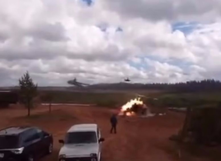 Неуправляемая ракета, выпущенная из армейского вертолета, по ошибке поразила наземную цель (ВИДЕО)