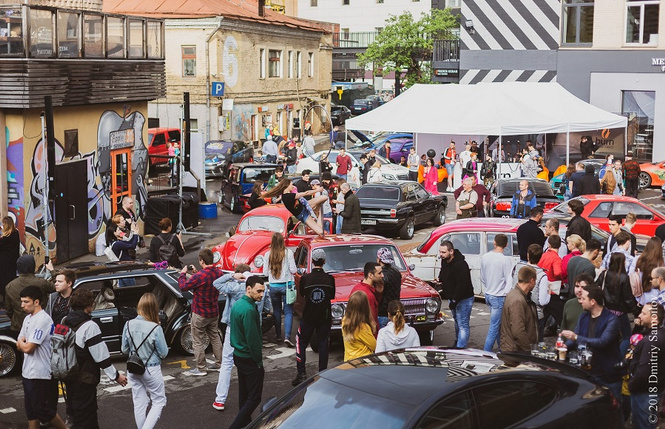 Тусовка на парковке: Outlow Garage в ТРЦ «Азовский» Тусовка на парковке: Outlow Garage в ТРЦ «Азовский»