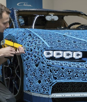 Миллион деталей и десять месяцев: как собирали Bugatti Chiron из кубиков Lego